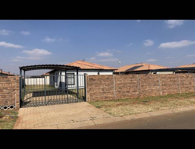 3 BEDROOM HOUSE FOR SALE IN PROTEA GLEN